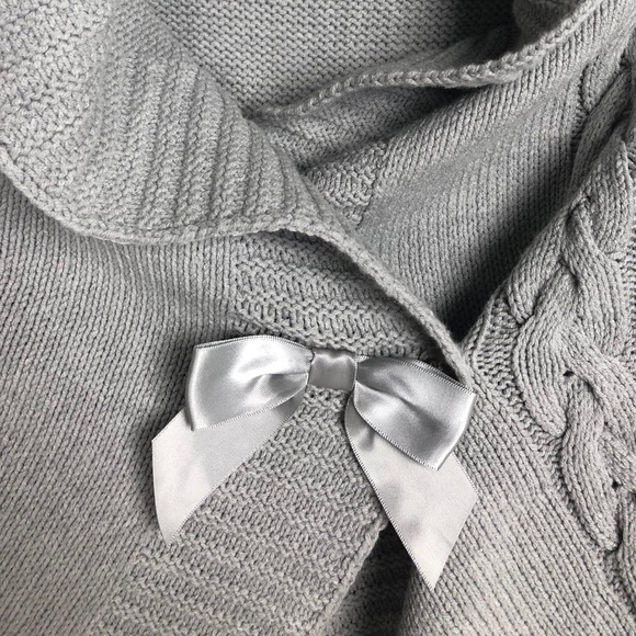 Gymboree Cable Knit Sweater Vest Bow Front ๐HP !! - Picture 2 of 4